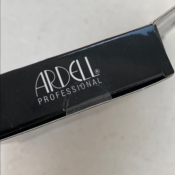 Ardell 105 Press On Lashes w/ Applicator - Picture 3 of 8